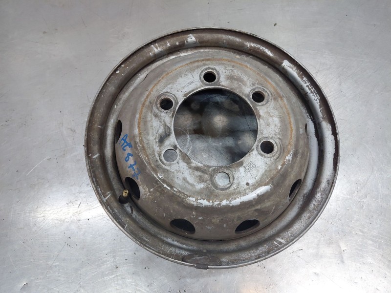 Recambio de llanta para nissan nt400 cabstar (f24m) 35.14, 45.14 referencia OEM IAM   