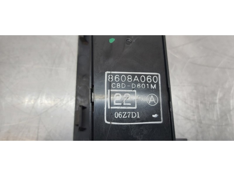 Recambio de mando elevalunas delantero izquierdo para citroen c-crosser exclusive referencia OEM IAM 8608A060   Recambio de mando elevalunas delantero izquierdo para citroen c-crosser exclusive referencia OEM IAM 8608A060