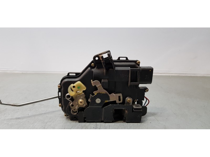 Recambio de cerradura puerta delantera izquierda para audi a4 berlina (8e) 2.4 referencia OEM IAM 4B1837015G  