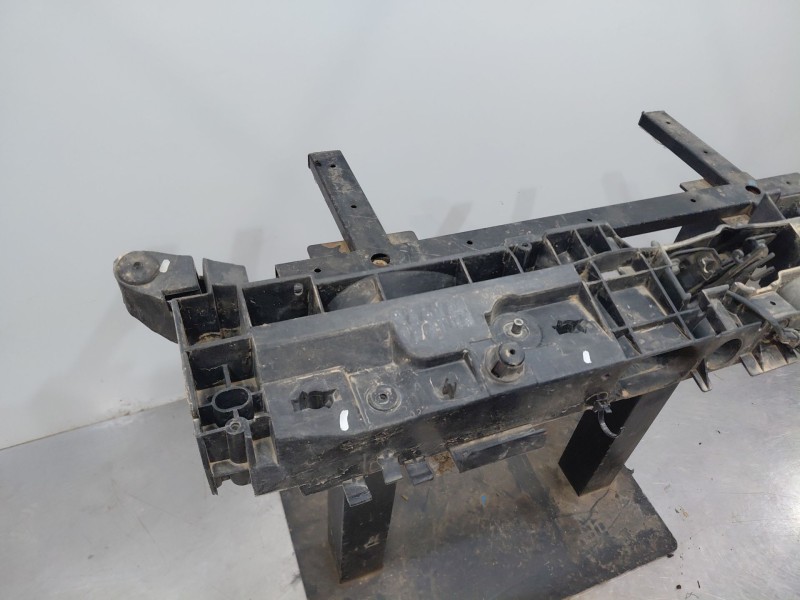 Recambio de travesaño superior para renault clio iv life referencia OEM IAM 625003860R  