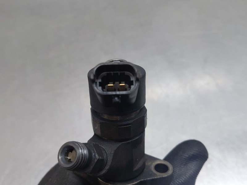 Recambio de inyector para volvo c30 (533) 1.6 d referencia OEM IAM 0445110259  