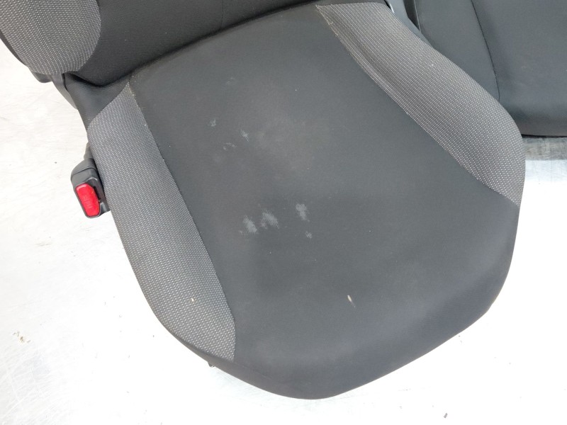 Recambio de juego asientos completo para peugeot 108 1.0 vti 72 referencia OEM IAM B000652680 B000653080 