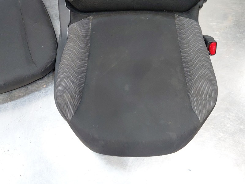 Recambio de juego asientos completo para peugeot 108 1.0 vti 72 referencia OEM IAM B000652680 B000653080 