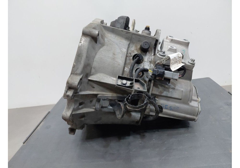 Recambio de caja cambios para opel corsa f (p2jo) 1.2 (68) referencia OEM IAM 20V256  