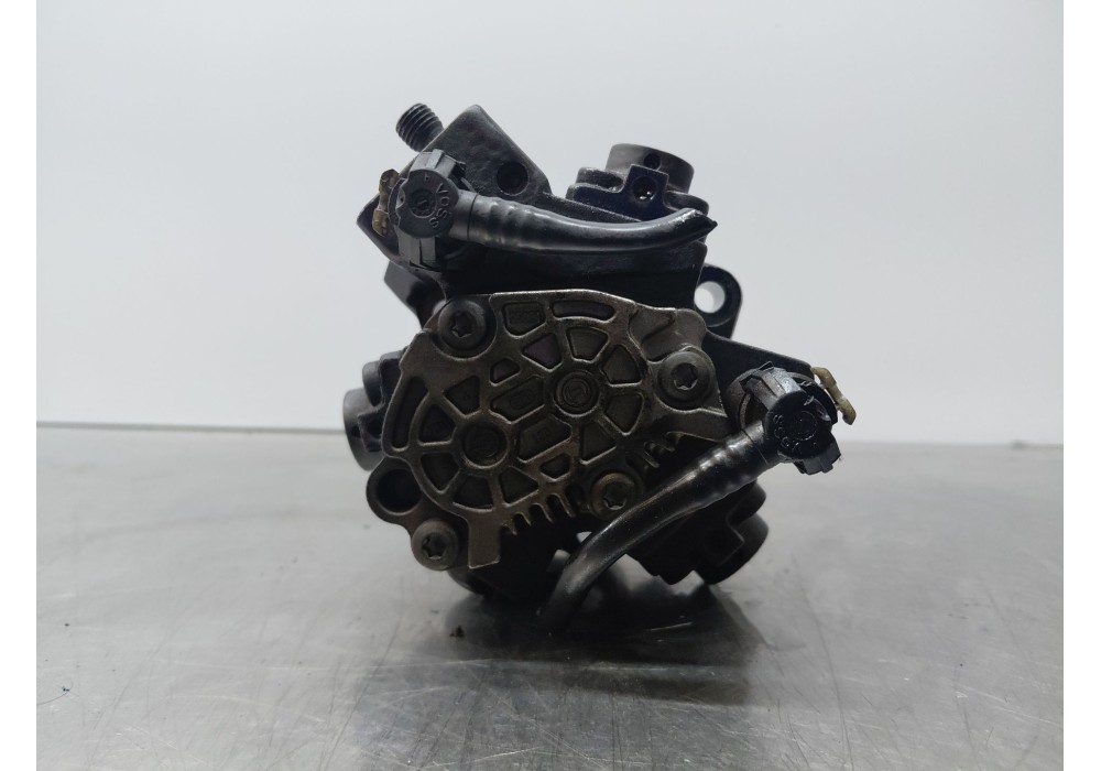 Recambio de bomba inyeccion para kia cee´d hatchback (ed) 1.6 crdi 90 referencia OEM IAM 331002A420 0445010206 
