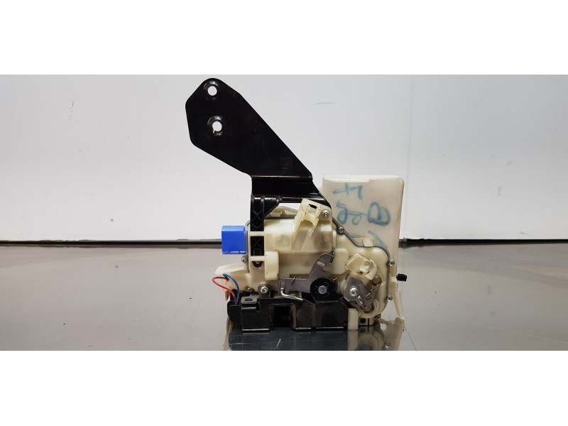 Recambio de cerradura puerta delantera derecha para volkswagen t6 transporter furgón referencia OEM IAM 7E1837016B  