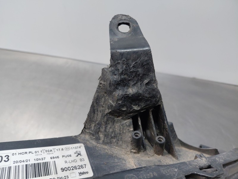 Recambio de faro derecho para peugeot 108 1.0 vti 72 referencia OEM IAM B000863280 811100H150 