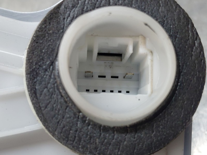 Recambio de cerradura puerta delantera derecha para peugeot 108 1.0 vti 72 referencia OEM IAM B000961880  