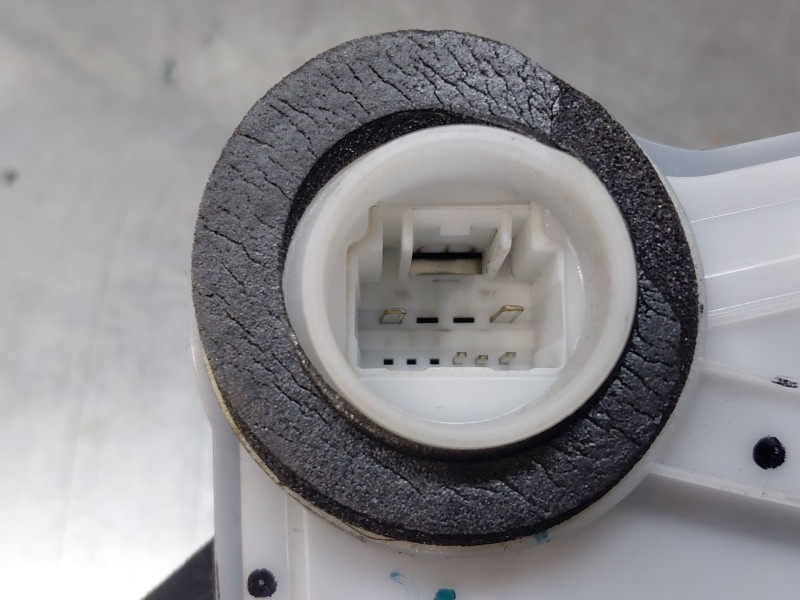 Recambio de cerradura puerta delantera izquierda para peugeot 108 1.0 vti 72 referencia OEM IAM B000843080  