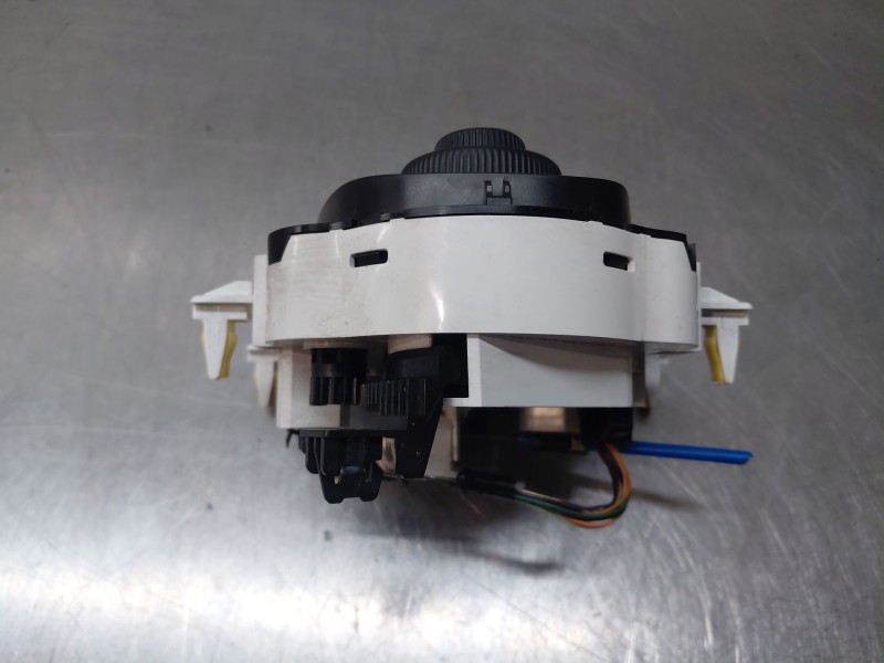 Recambio de mando climatizador para peugeot 108 1.0 vti 72 referencia OEM IAM 1611305980  