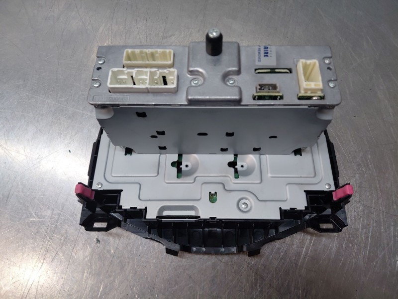 Recambio de sistema audio / radio cd para peugeot 108 1.0 vti 72 referencia OEM IAM B000792380 861200H040 