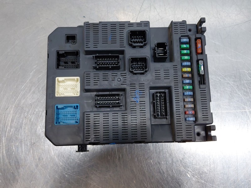 Recambio de caja reles / fusibles para peugeot 308 i (4a_, 4c_) 1.6 hdi referencia OEM IAM 9663798180  