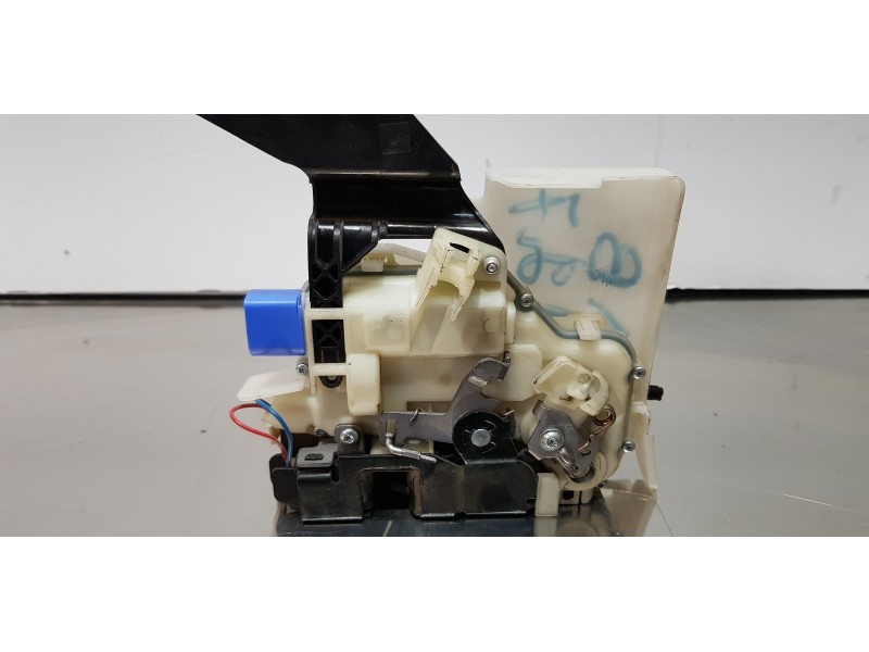 Recambio de cerradura puerta delantera derecha para volkswagen t6 transporter furgón referencia OEM IAM 7E1837016B  