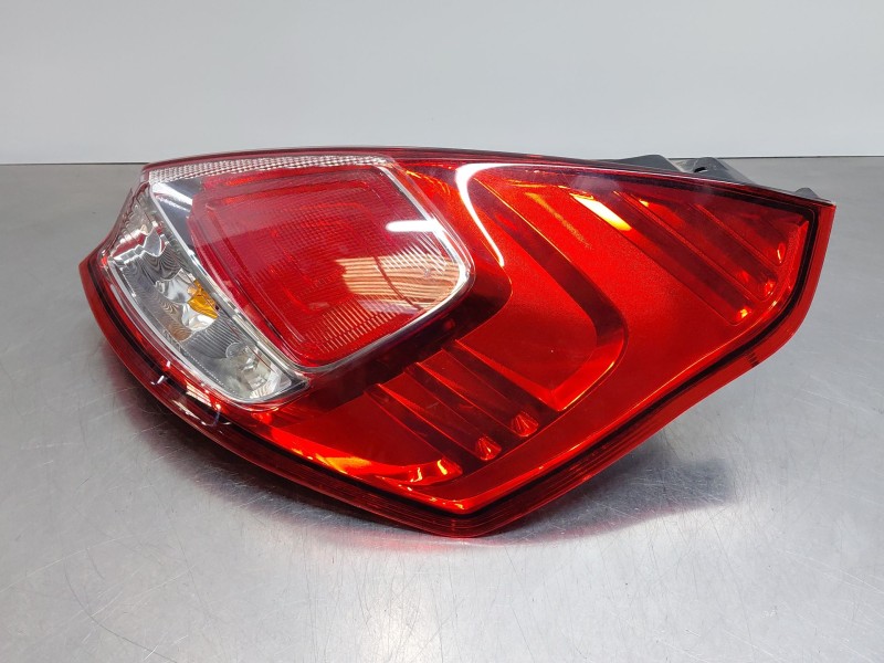 Recambio de piloto trasero derecho para ford fiesta (ccn) confort referencia OEM IAM 1877010  