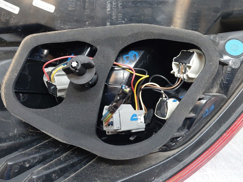 Recambio de piloto trasero derecho para ford fiesta (ccn) confort referencia OEM IAM 1877010  