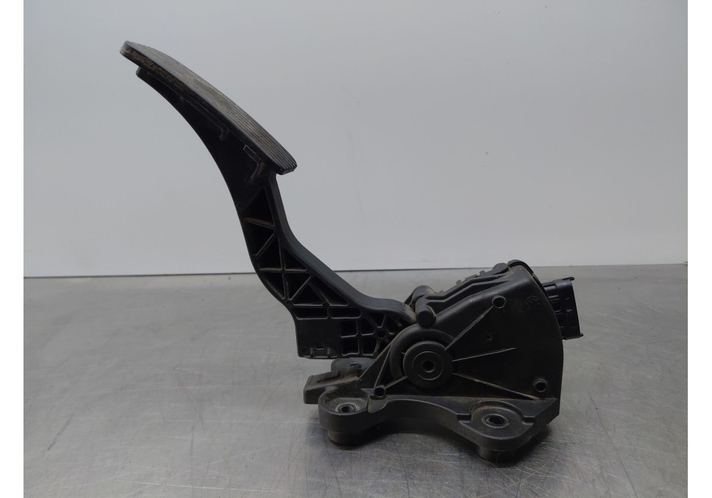 Recambio de pedal acelerador para kia cee´d hatchback (ed) 1.6 crdi 90 referencia OEM IAM 327002R300  