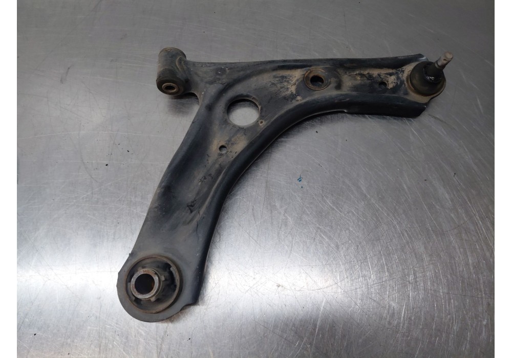 Recambio de brazo suspension inferior delantero derecho para peugeot 108 1.0 vti 72 referencia OEM IAM B000770180  