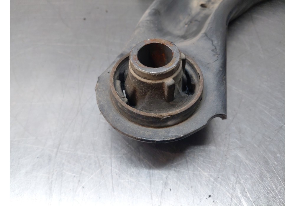 Recambio de brazo suspension inferior delantero derecho para peugeot 108 1.0 vti 72 referencia OEM IAM B000770180  