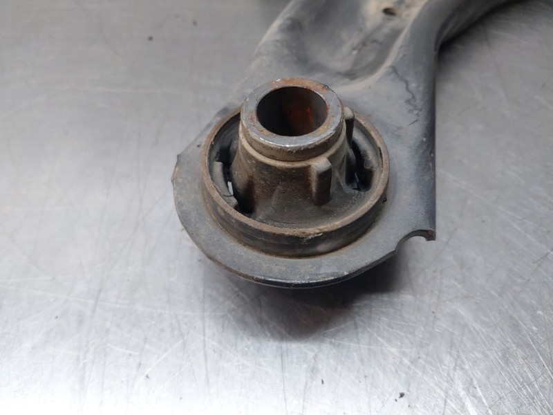 Recambio de brazo suspension inferior delantero derecho para peugeot 108 1.0 vti 72 referencia OEM IAM B000770180  