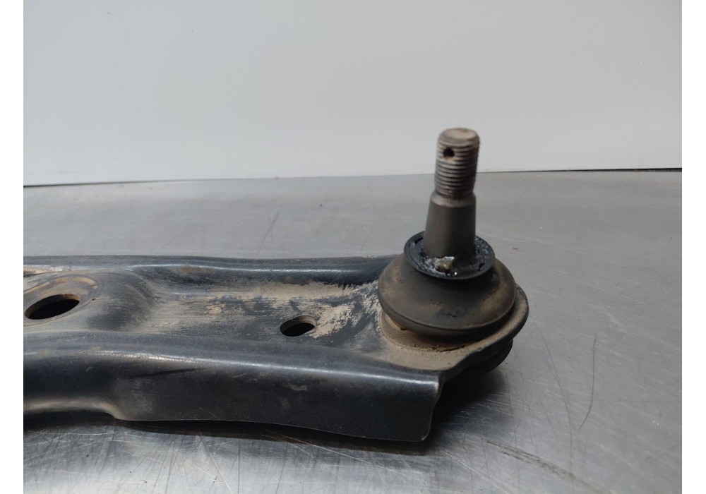 Recambio de brazo suspension inferior delantero derecho para peugeot 108 1.0 vti 72 referencia OEM IAM B000770180  
