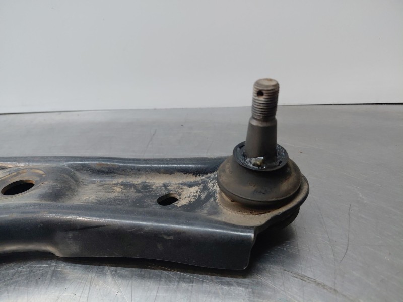 Recambio de brazo suspension inferior delantero derecho para peugeot 108 1.0 vti 72 referencia OEM IAM B000770180  