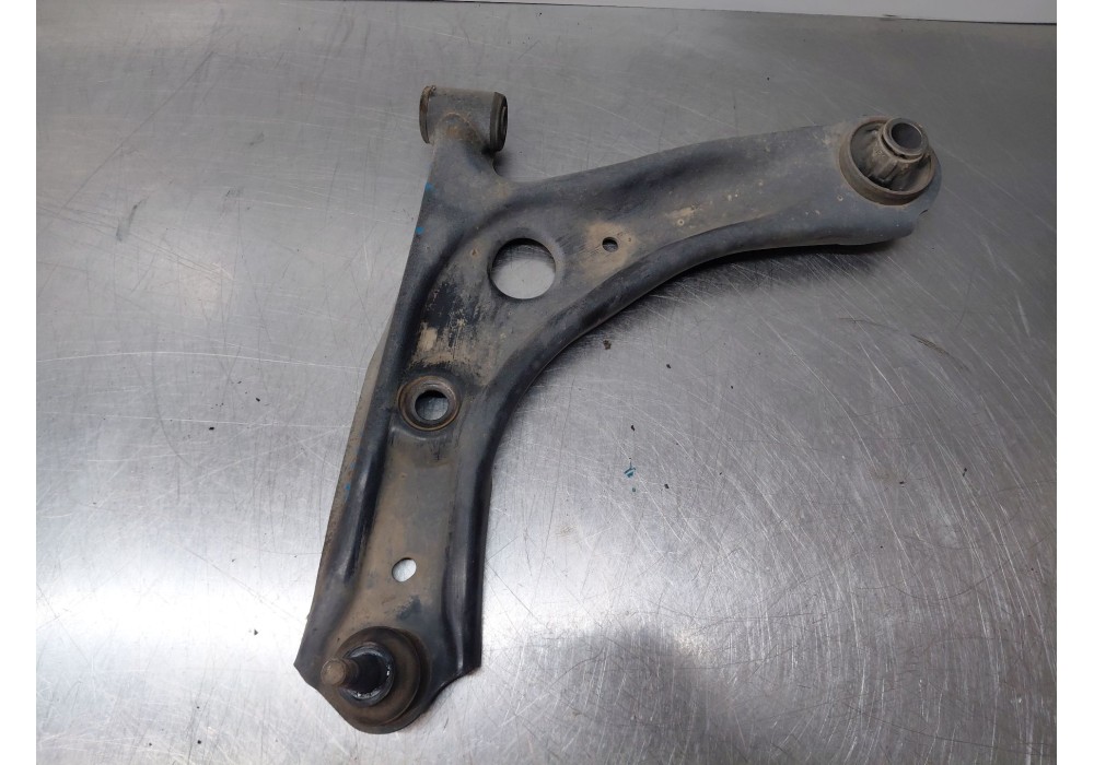 Recambio de brazo suspension inferior delantero izquierdo para peugeot 108 1.0 vti 72 referencia OEM IAM B000770280  