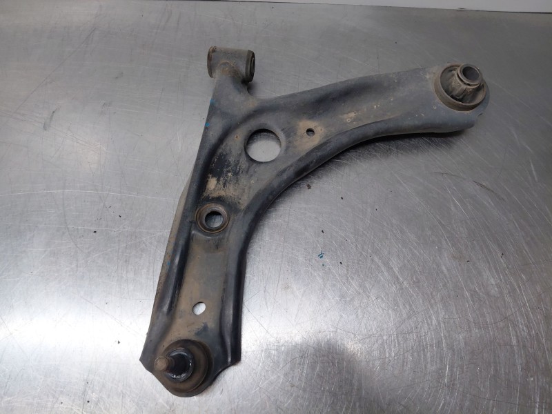 Recambio de brazo suspension inferior delantero izquierdo para peugeot 108 1.0 vti 72 referencia OEM IAM B000770280  