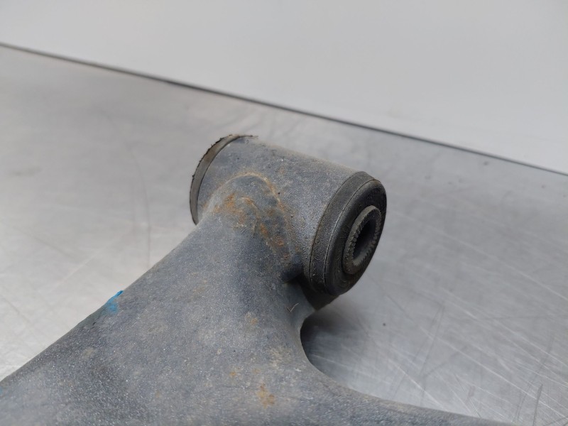 Recambio de brazo suspension inferior delantero izquierdo para peugeot 108 1.0 vti 72 referencia OEM IAM B000770280  