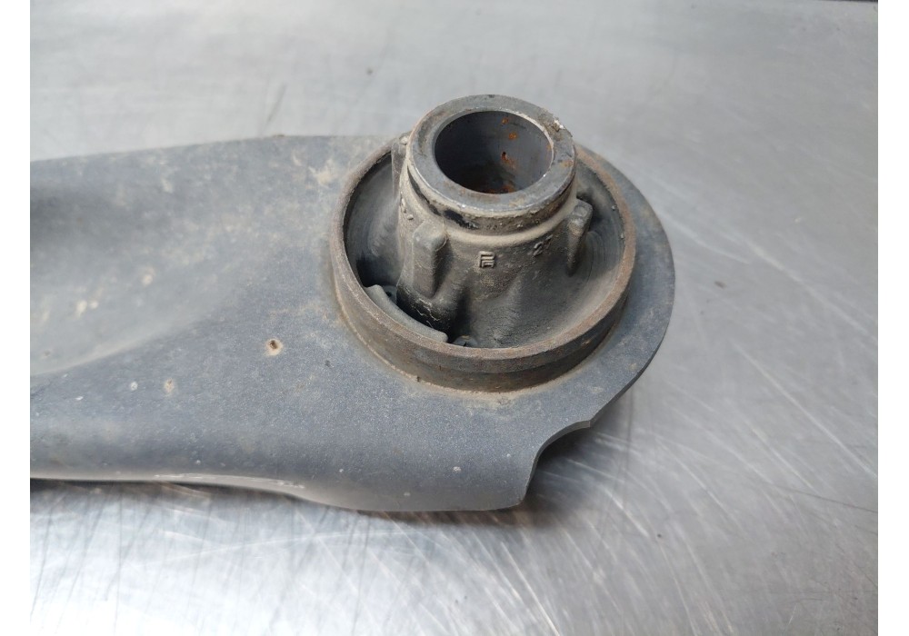 Recambio de brazo suspension inferior delantero izquierdo para peugeot 108 1.0 vti 72 referencia OEM IAM B000770280  