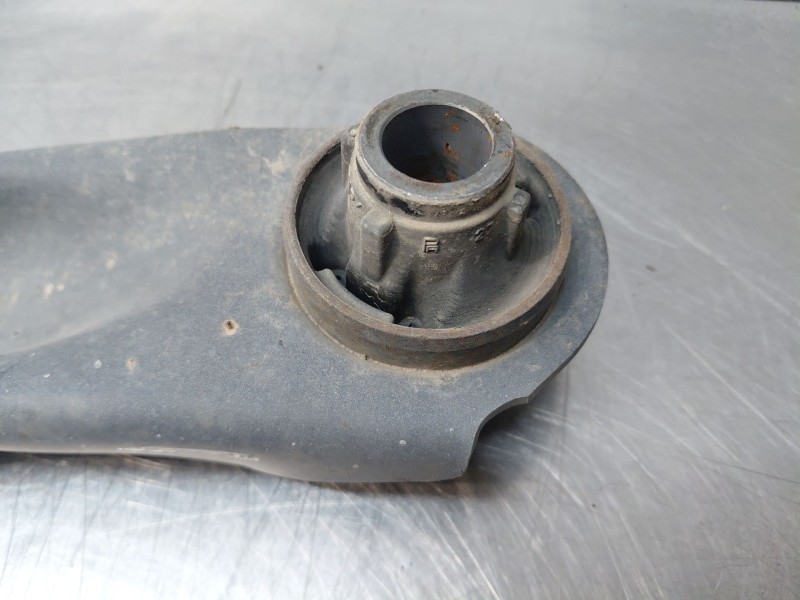 Recambio de brazo suspension inferior delantero izquierdo para peugeot 108 1.0 vti 72 referencia OEM IAM B000770280  