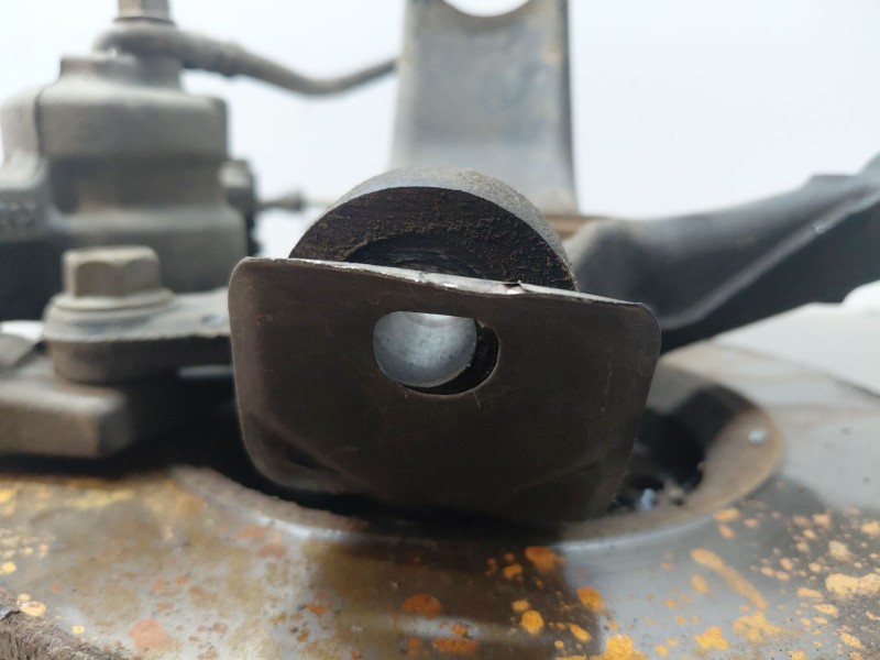 Recambio de mangueta delantera derecha para peugeot 108 1.0 vti 72 referencia OEM IAM B000905580  