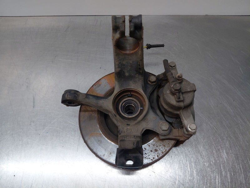 Recambio de mangueta delantera izquierda para peugeot 108 1.0 vti 72 referencia OEM IAM B000905680  