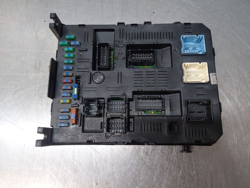 Recambio de caja reles / fusibles para peugeot 307 sw (3h) 1.6 hdi 90 referencia OEM IAM 9663510580  