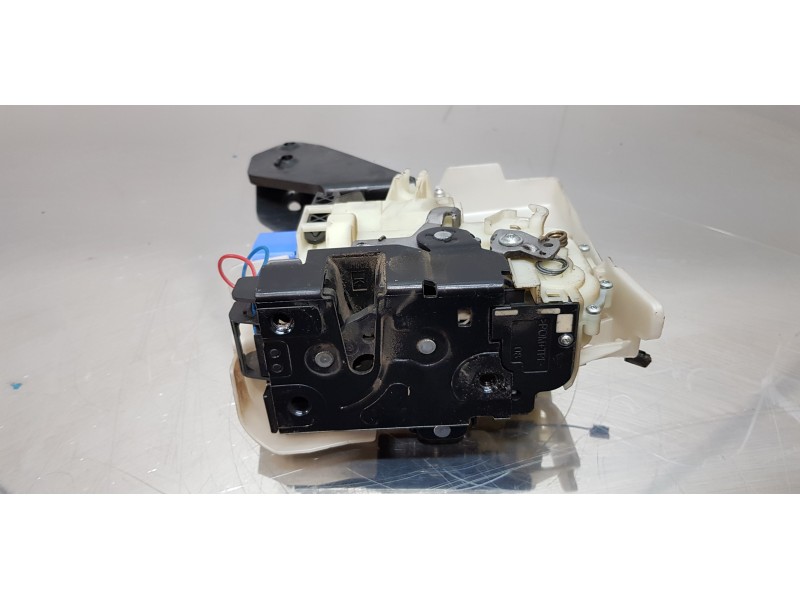 Recambio de cerradura puerta delantera derecha para volkswagen t6 transporter furgón referencia OEM IAM 7E1837016B  