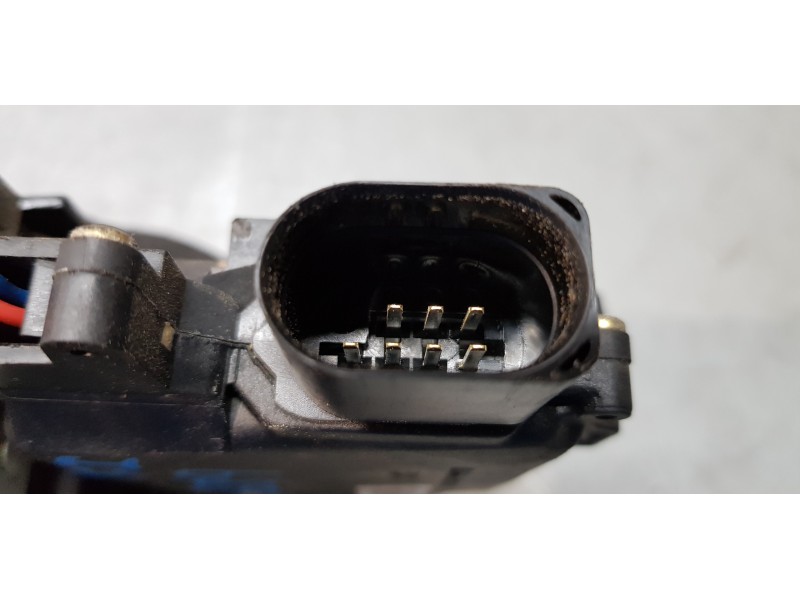 Recambio de cerradura puerta trasera izquierda para audi a4 berlina (8e) 2.4 referencia OEM IAM 8E0839015C  