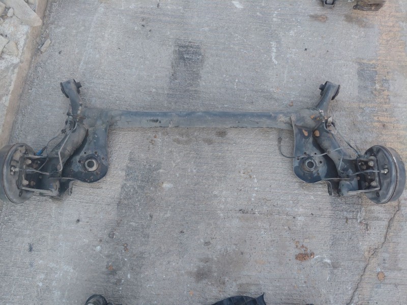 Recambio de puente trasero para peugeot 108 1.0 vti 72 referencia OEM IAM B000768280  