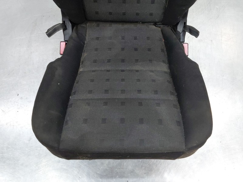 Recambio de asientos trasero derecho para peugeot 307 sw (3h) 2.0 hdi 90 referencia OEM IAM 8845PK  