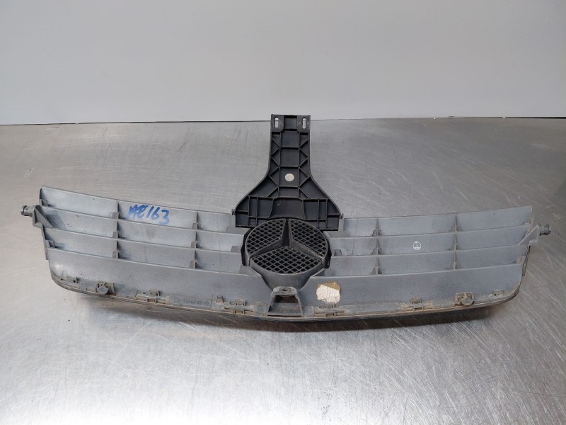 Recambio de rejilla delantera para mercedes-benz clase c (w203) sportcoupe kompressor referencia OEM IAM A2038800383  