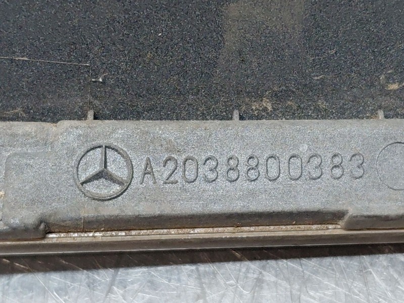 Recambio de rejilla delantera para mercedes-benz clase c (w203) sportcoupe kompressor referencia OEM IAM A2038800383  