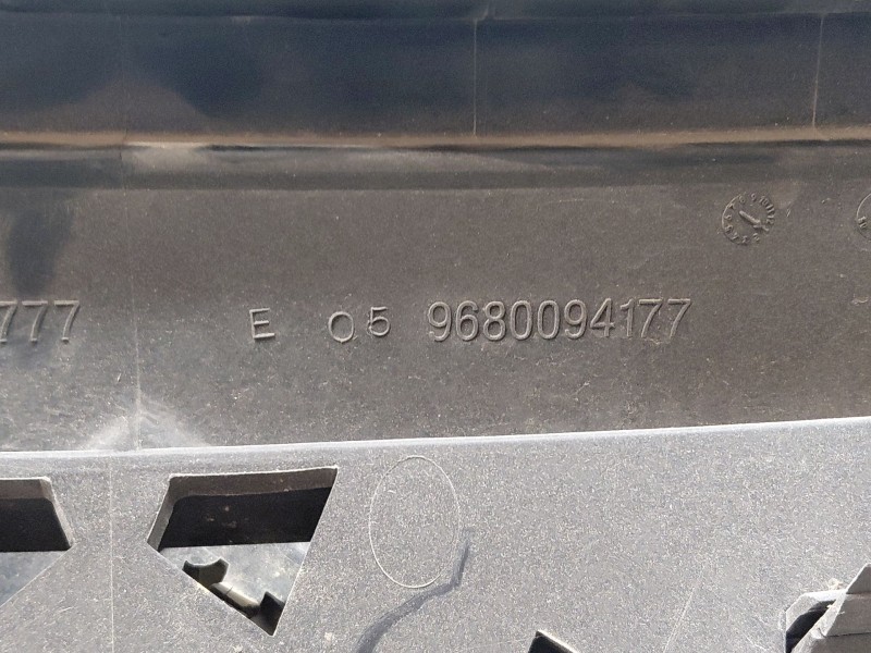 Recambio de rejilla delantera para citroën c3 i (fc_, fn_) 1.4 hdi referencia OEM IAM 7804Q6  