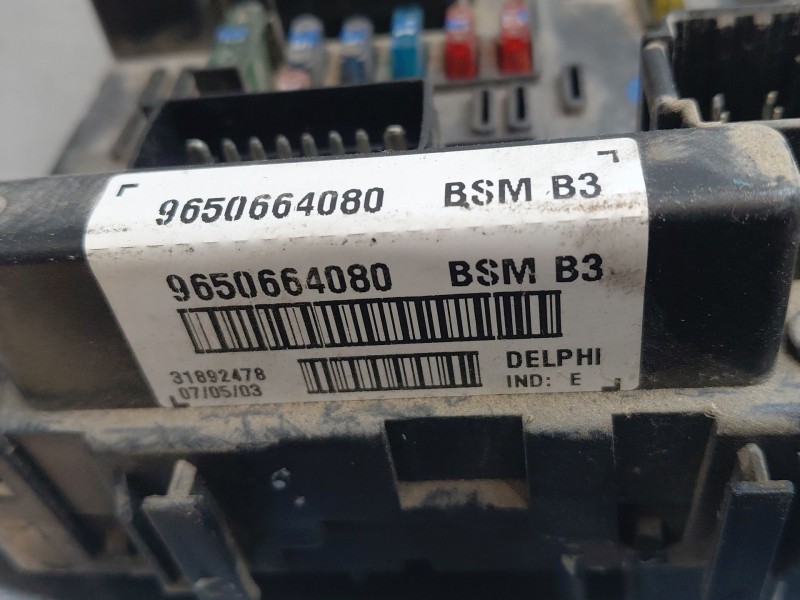 Recambio de caja reles / fusibles para peugeot 307 break (3e) 2.0 hdi 110 referencia OEM IAM 9650664080  