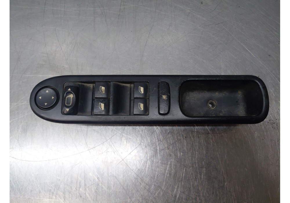 Recambio de mando elevalunas delantero izquierdo para peugeot 307 (3a/c) 1.6 hdi referencia OEM IAM 6554KT 96531124XT 