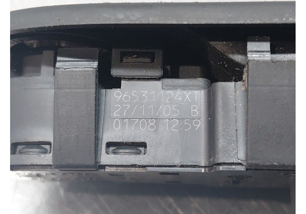 Recambio de mando elevalunas delantero izquierdo para peugeot 307 (3a/c) 1.6 hdi referencia OEM IAM 6554KT 96531124XT 