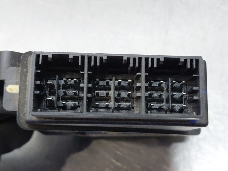 Recambio de motor elevalunas delantero izquierdo para volkswagen polo iv (9n_, 9a_) 1.2 12v referencia OEM IAM   