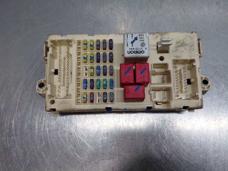 Recambio de caja reles / fusibles para fiat bravo (198) active referencia OEM IAM 51786513  