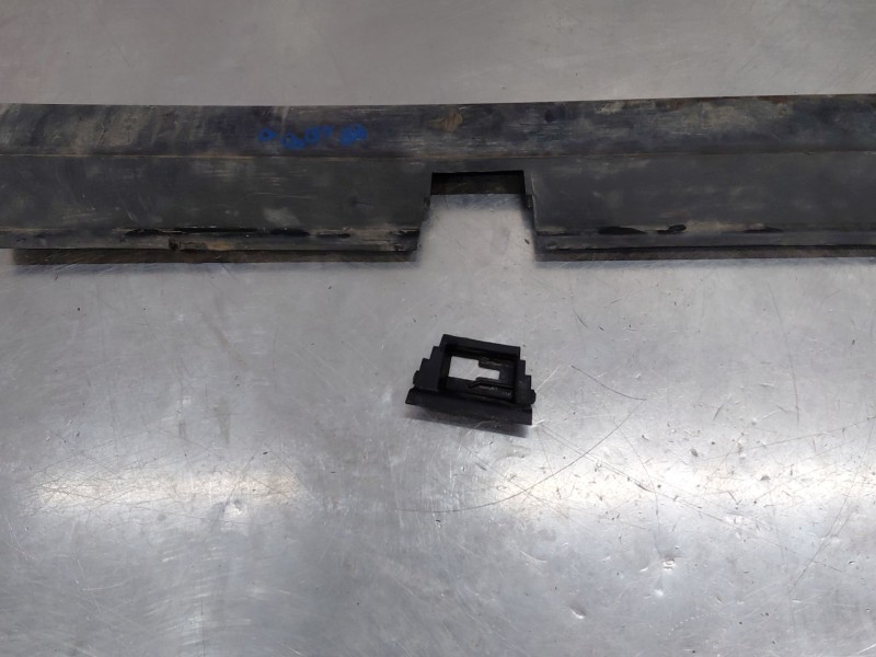 Recambio de faldon lateral para mazda cx-3 (2019 - 2022) sky activ referencia OEM IAM D10E7027Y  