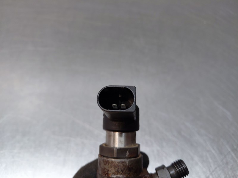 Recambio de inyector para volkswagen touran (1t3) 1.6 tdi referencia OEM IAM 03L130277B  