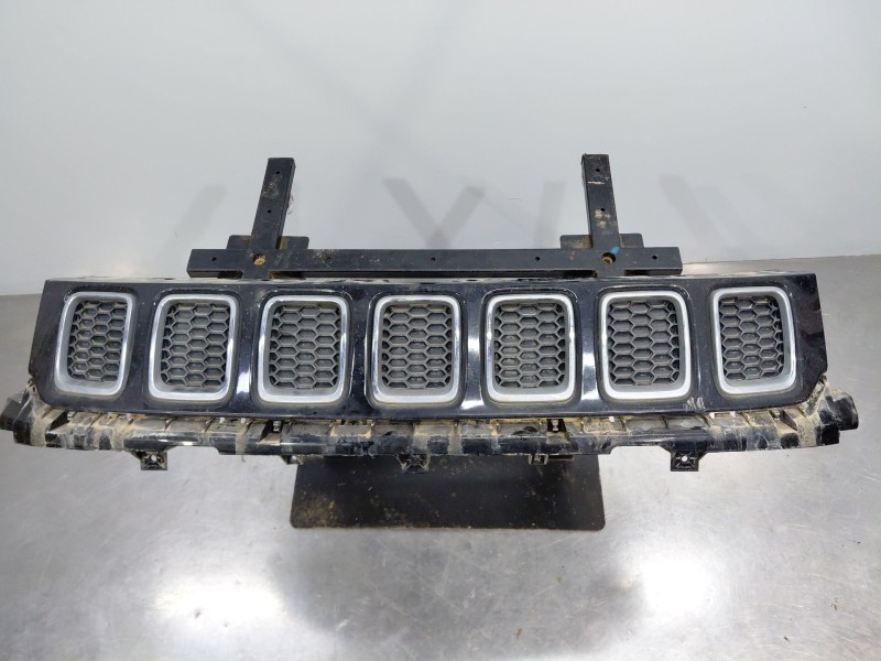 Recambio de rejilla delantera para jeep compass ii multiair referencia OEM IAM   