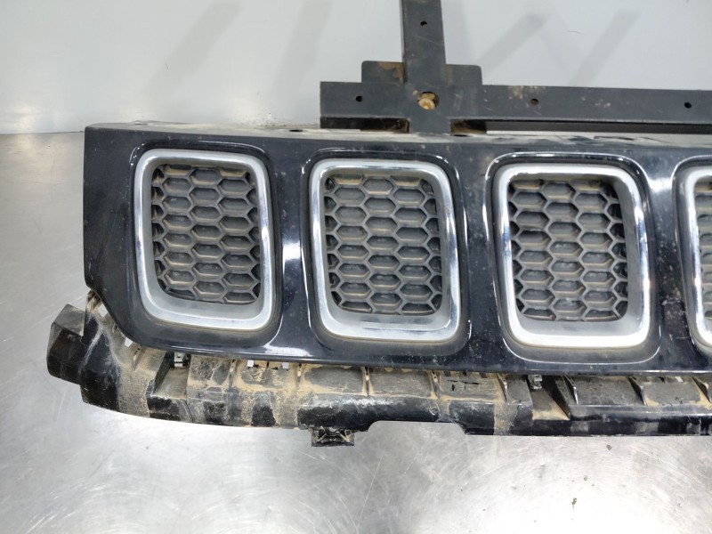 Recambio de rejilla delantera para jeep compass ii multiair referencia OEM IAM   