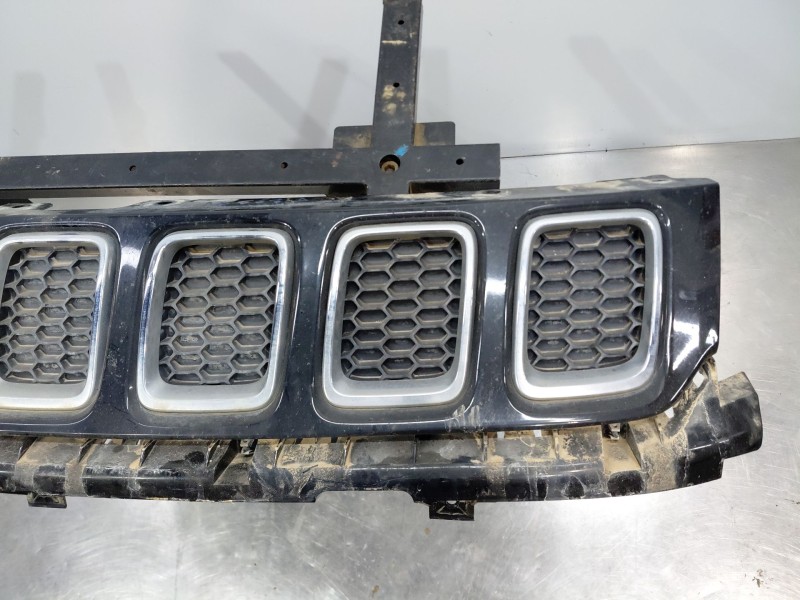 Recambio de rejilla delantera para jeep compass ii multiair referencia OEM IAM   